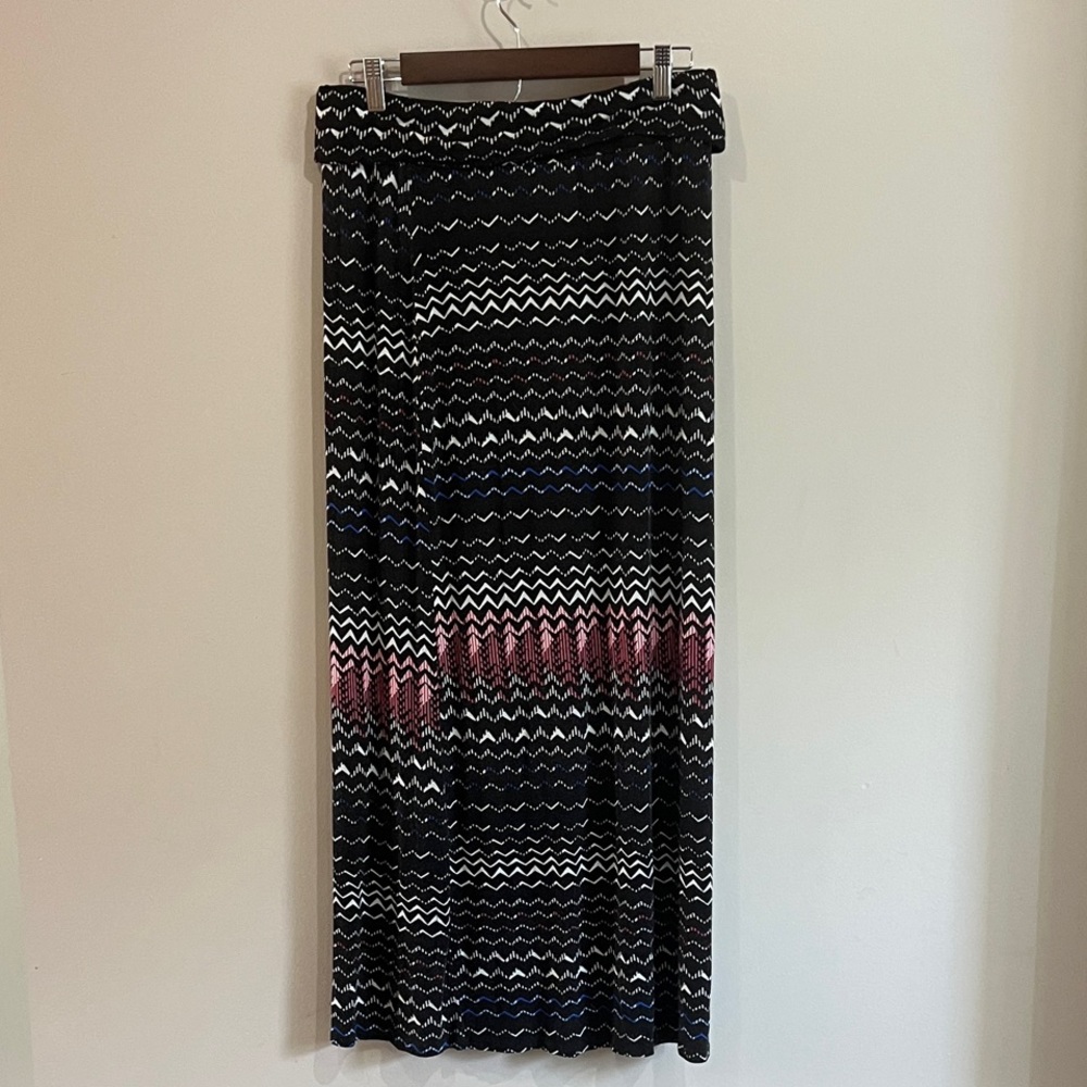 VINTAGE Black and Pink Patterned Women's Skirt
